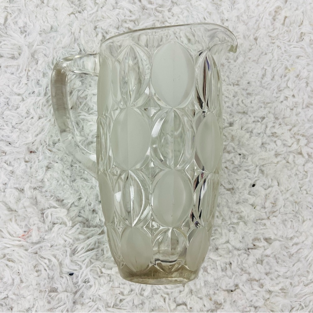 Unbranded Elegant Clear and Frosted Glass Pitcher - Picture 4 of 8